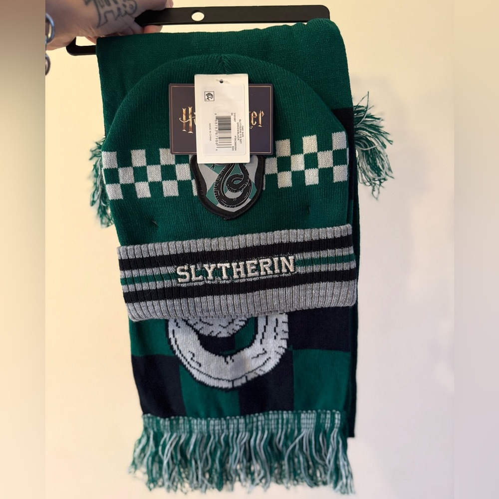 Harry Potter Slytherin Scarf and Hat set